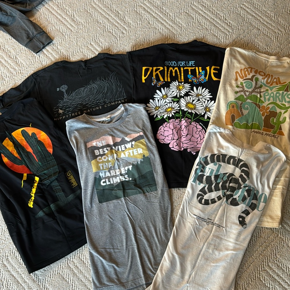 Lot of size medium or fits like medium graphic shirts